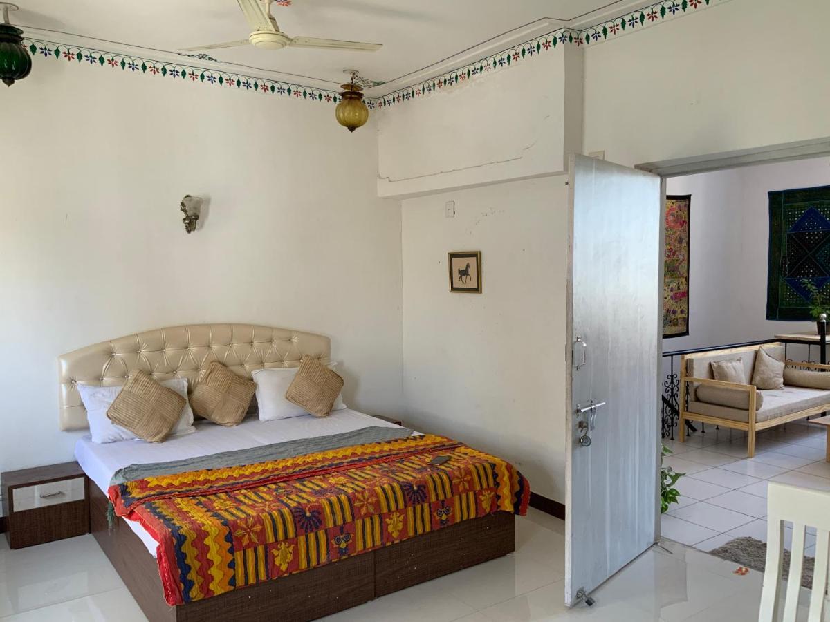 full view villa entire Udaipur Exteriör bild